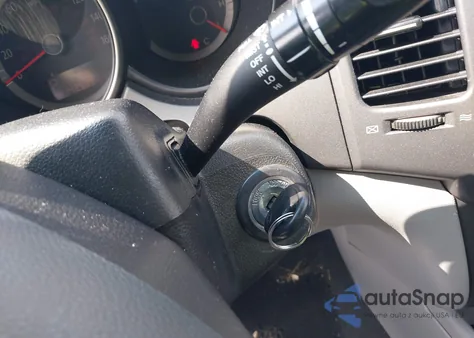 2010 Kia Optima Lx z USA, uszkodzony, nr VIN KNAGG4A8XA5387583